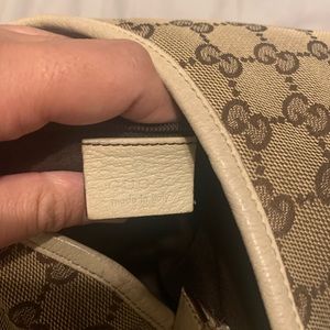 Vintage Gucci shoulder bag.